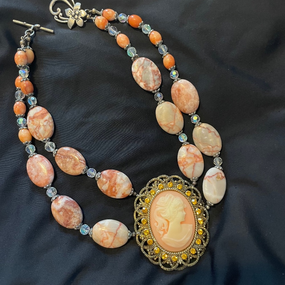 Cameo gemstone necklace